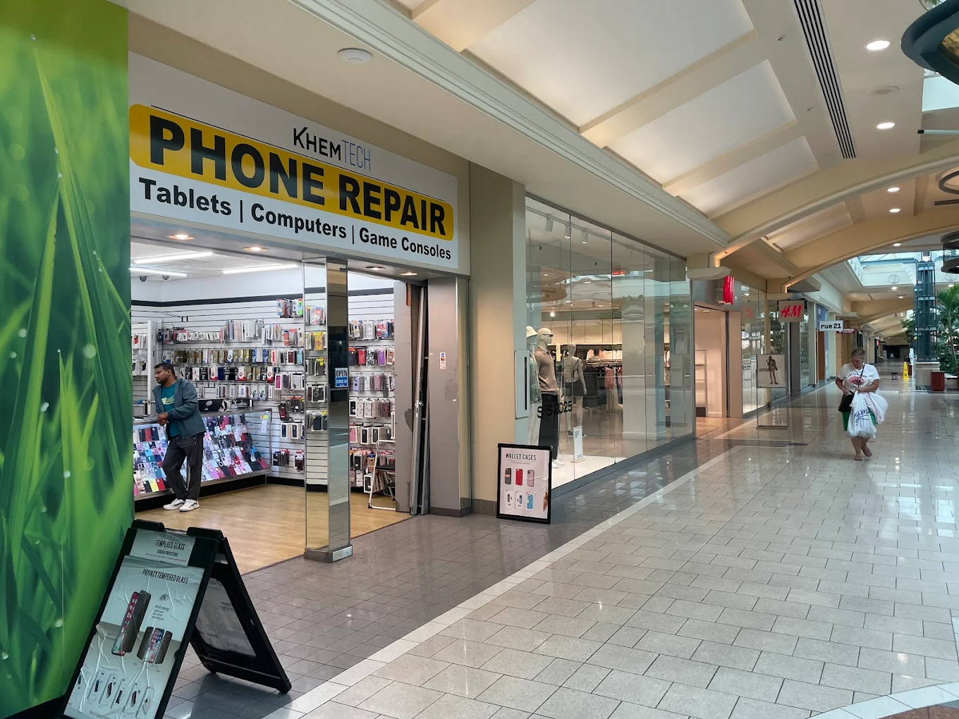 KhemTech Wilmington Store Interior Showcase